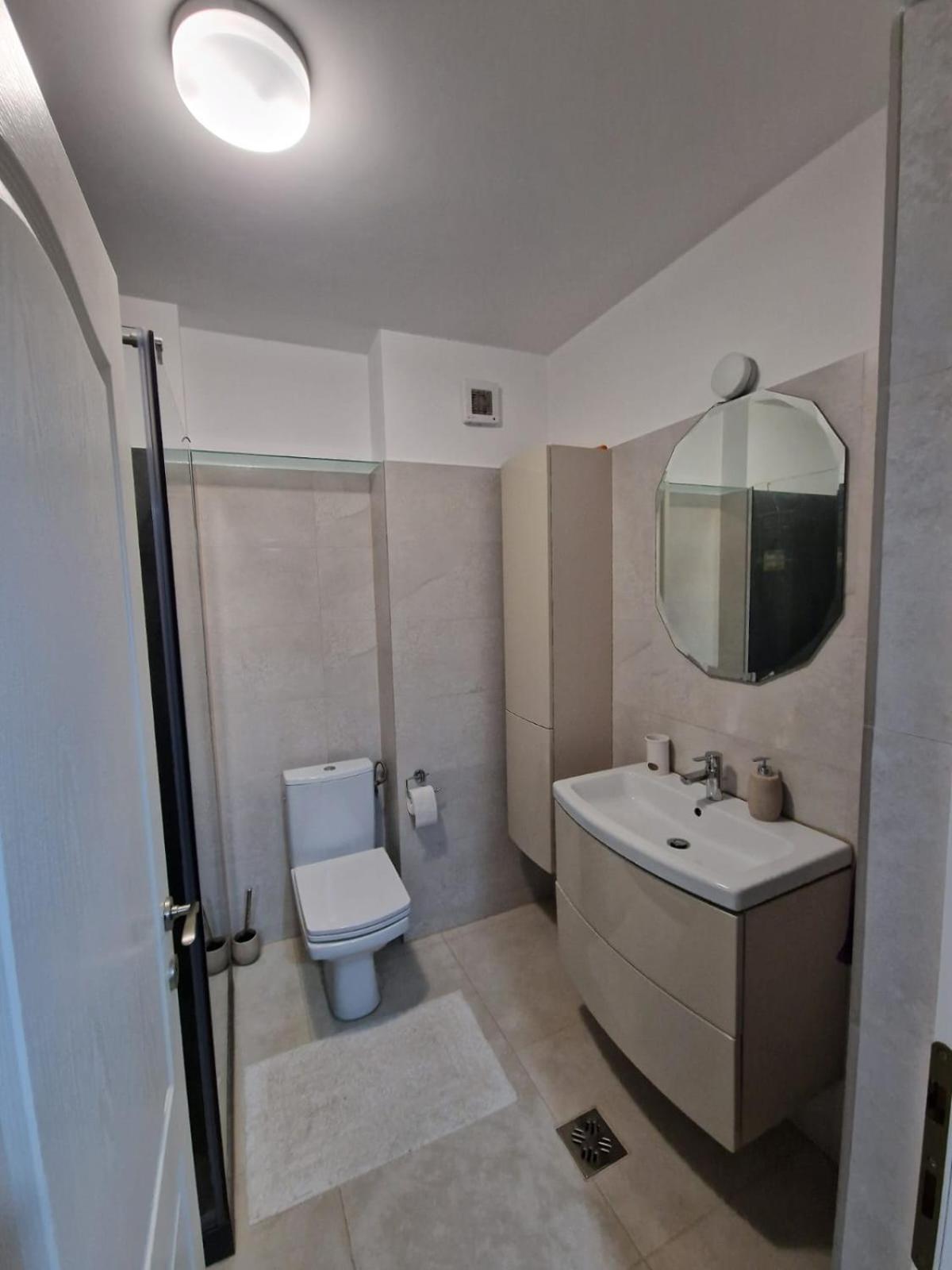 Floreşti Gray Apartment Nearby Amethyst & Vivo Mall מראה חיצוני תמונה